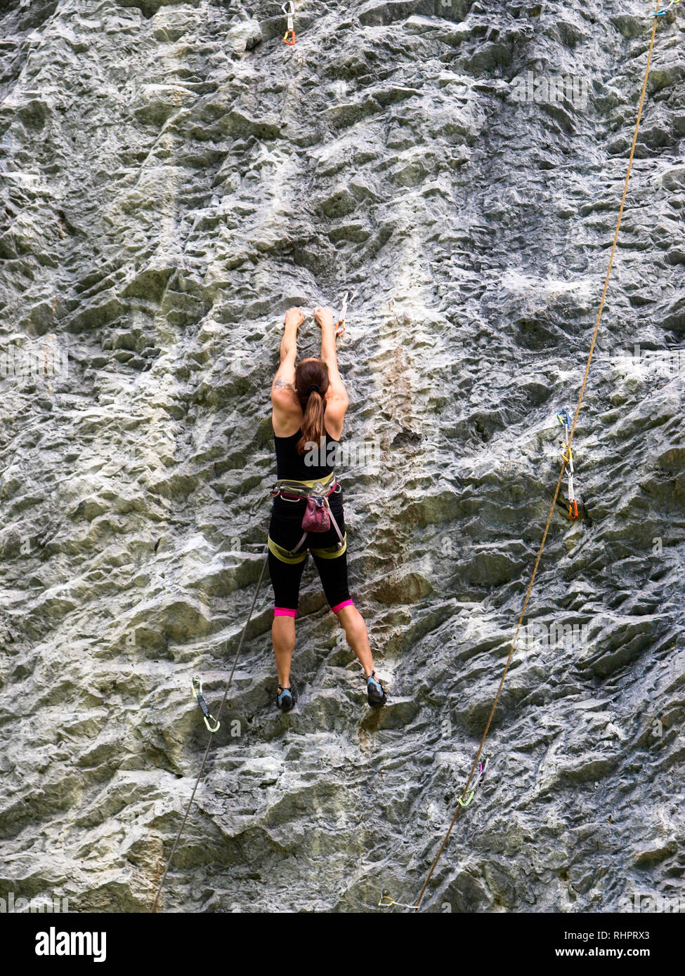 Engelberg, Svizzera - 29 luglio 2017: scalatore sulla verticalità Foto Stock