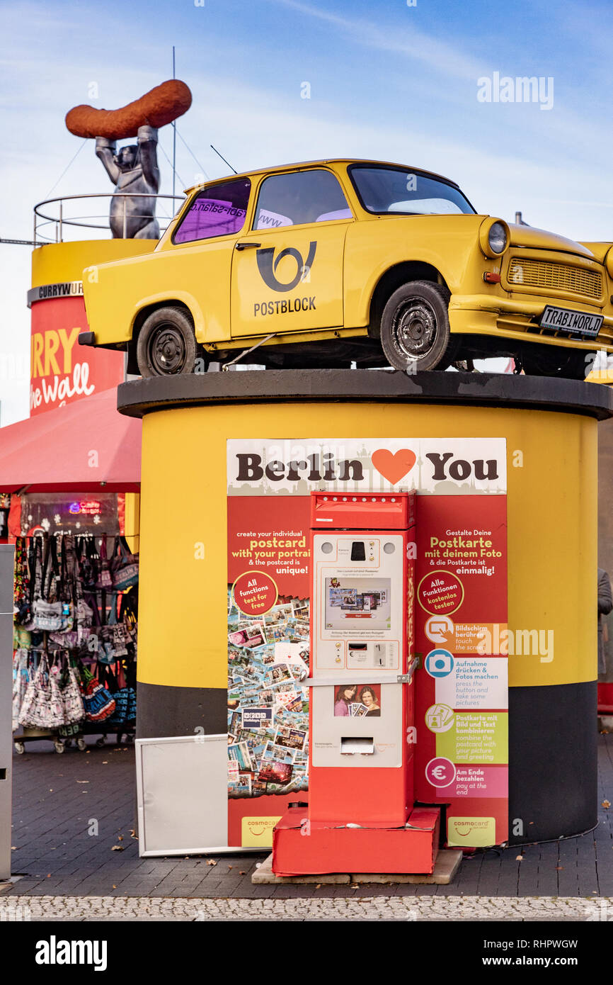 Železná opona - Berlínská zeď un Check Point Charlie, Berlín, Německo / Cortina di ferro - Il muro di Berlino e Check Point Charlie, Berlino, Germania Foto Stock
