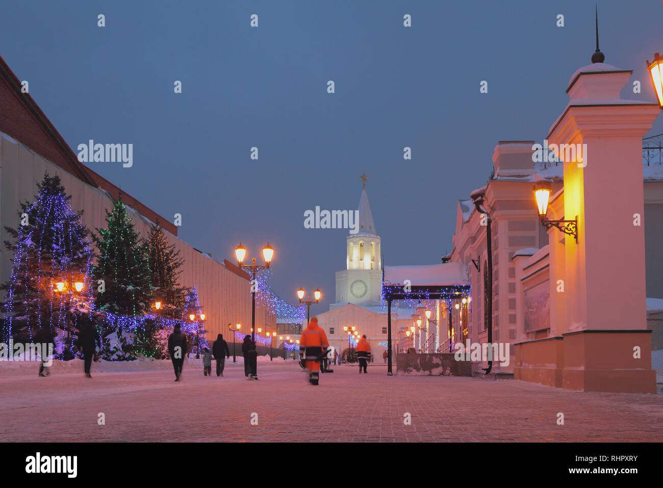 Sheynkman Street in serata in gennaio. Kazan, Russia Foto Stock
