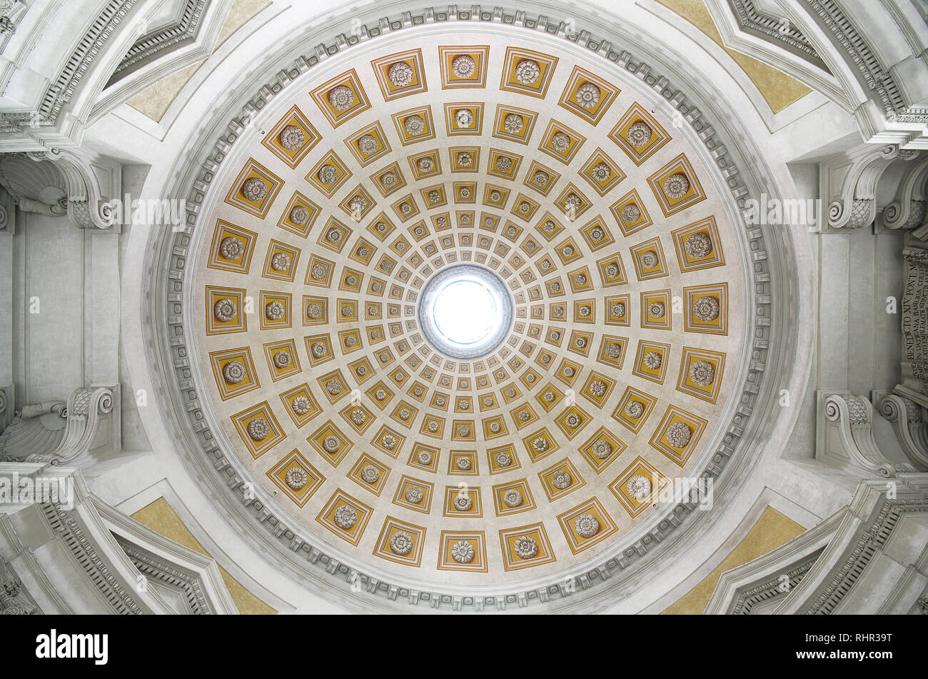 Roma, Italia - La cupola della chiesa di Santa Maria degli Angeli (la chiesa di Santa Maria degli Angeli) . una chiesa di Michelangelo. All'interno Foto Stock