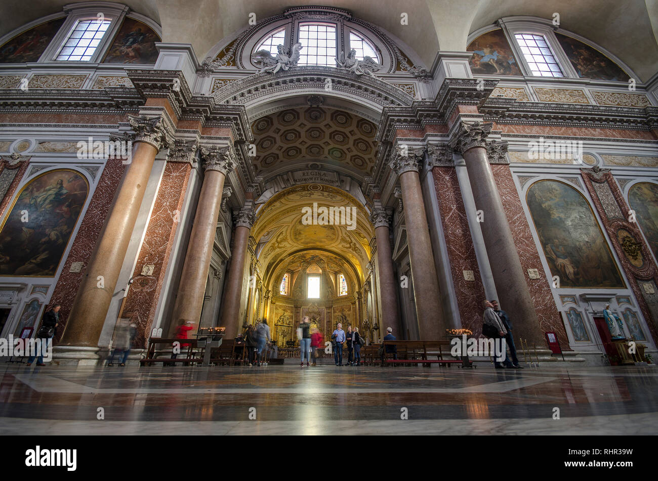 Roma, Italia - La cupola della chiesa di Santa Maria degli Angeli (la chiesa di Santa Maria degli Angeli) . una chiesa di Michelangelo. All'interno Foto Stock