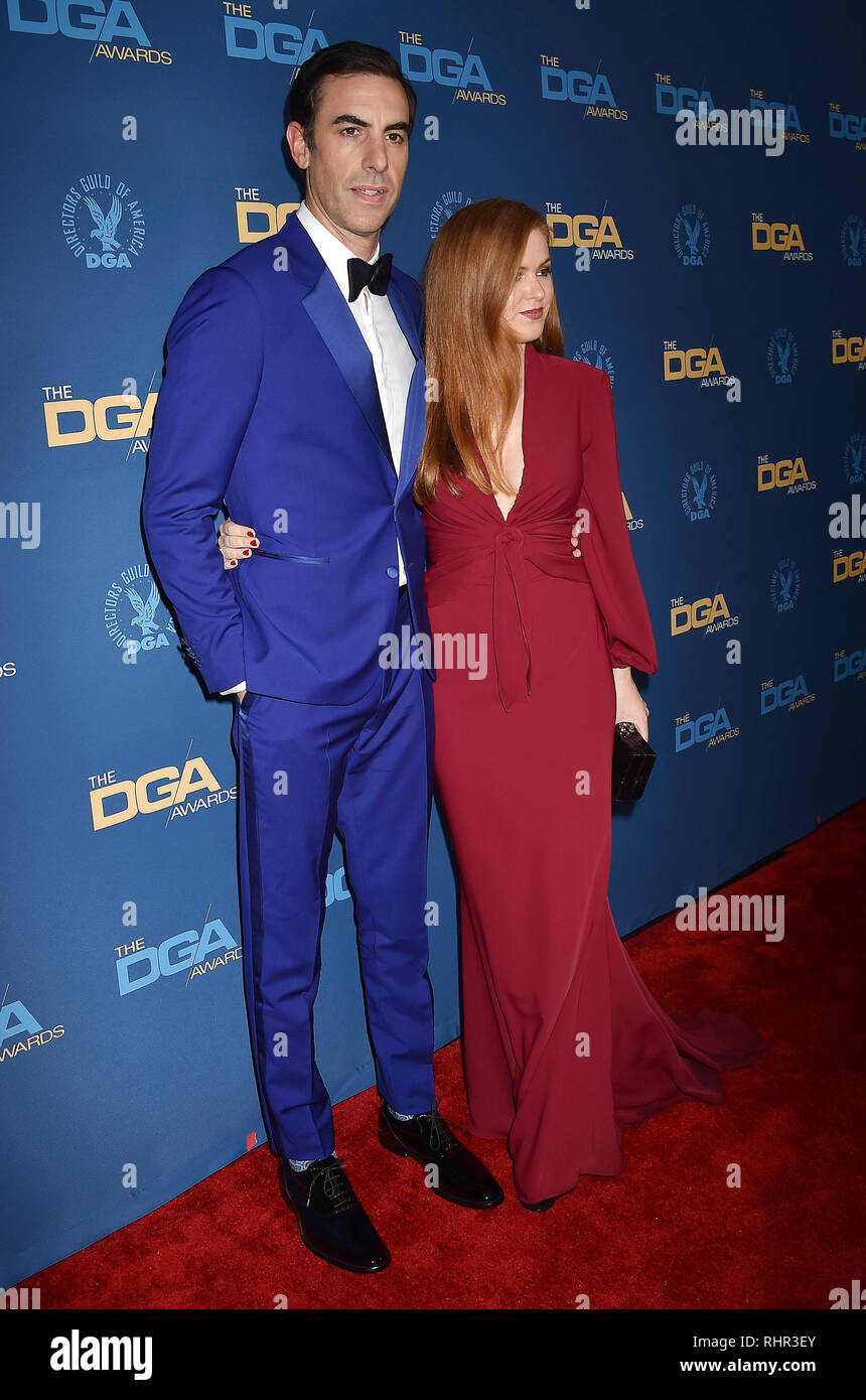 HOLLYWOOD, CA - 02 febbraio: sacha baron cohen (L) e Isla Fisher frequentare la settantunesima annuale di Directors Guild of America Award al Ray Dolby sala da ballo Foto Stock