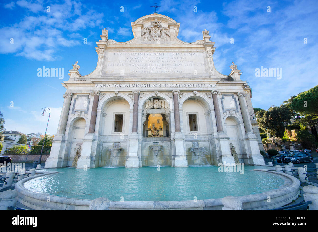 Fontana dell'Acqua Paola noto anche come il fontanone (' la grande fontana  ') è una fontana monumentale situato sul colle del Gianicolo a Roma.  L'Italia Foto stock - Alamy