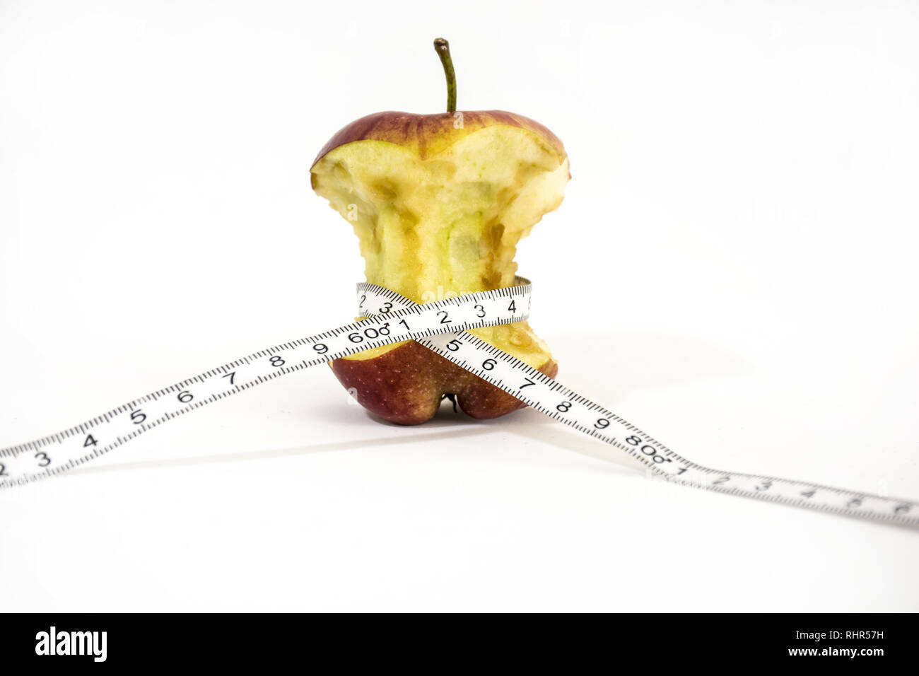 Mela marcia con il misuratore spiega anoressia nervosa del concetto Foto Stock