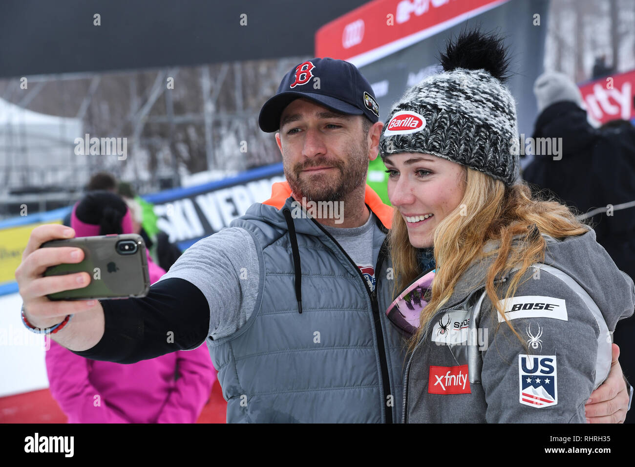 KILLINGTON, Stati Uniti d'America - 25 novembre: Mikaela Shiffrin selfie riprese con un amico durante la Audi FIS Coppa del Mondo di Sci Alpino Femminile Slalom gigante. Foto Stock
