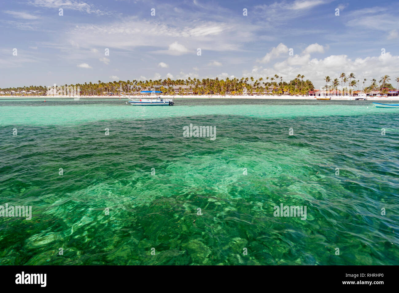 Poco profonde acque turchesi a Bavaro Beach vicino a Punta Cana Repubblica Dominicana Foto Stock