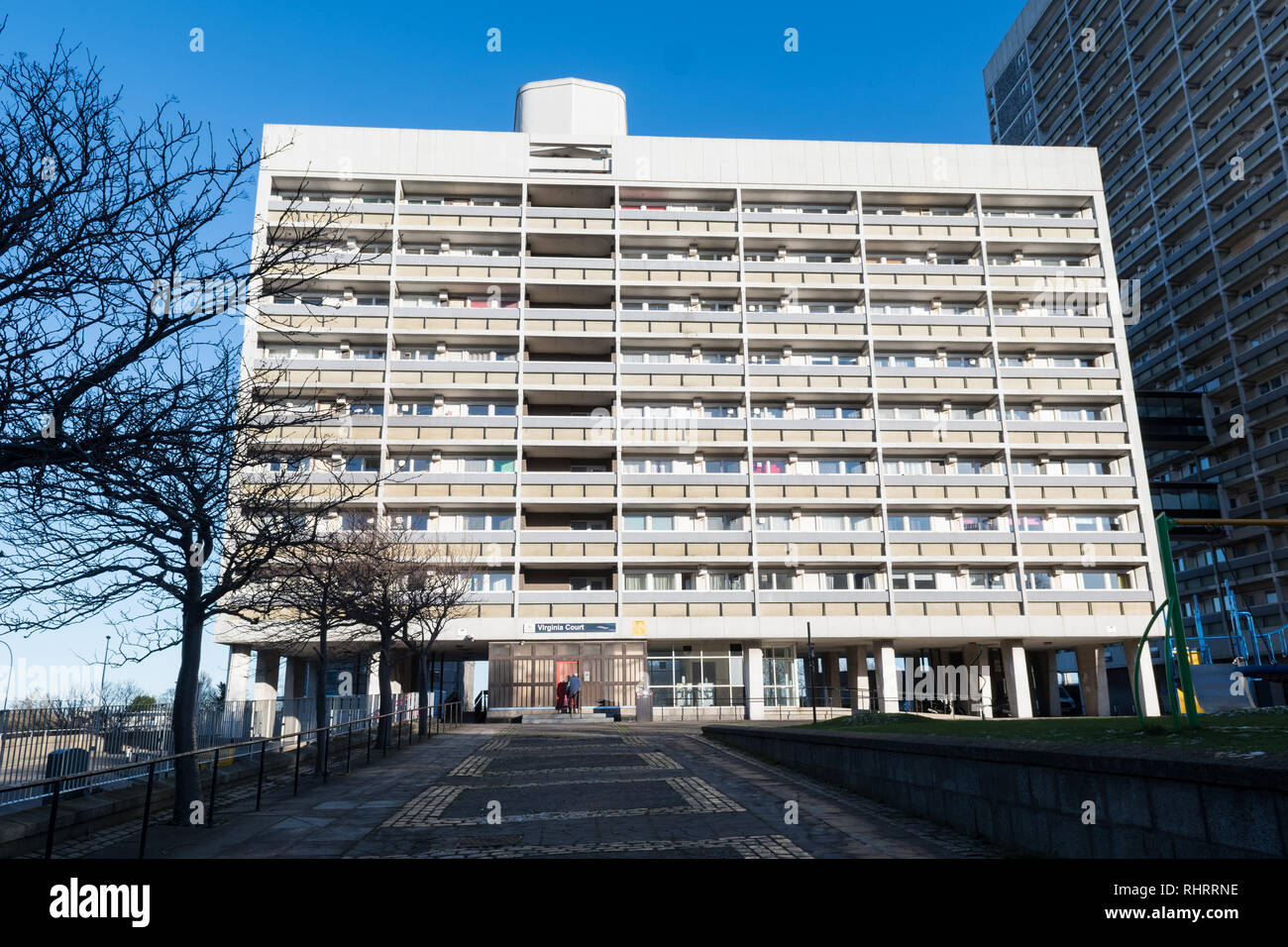 Brutalista alto blocco di appartamenti Virginia Court, Aberdeen, Scozia, Regno Unito Foto Stock