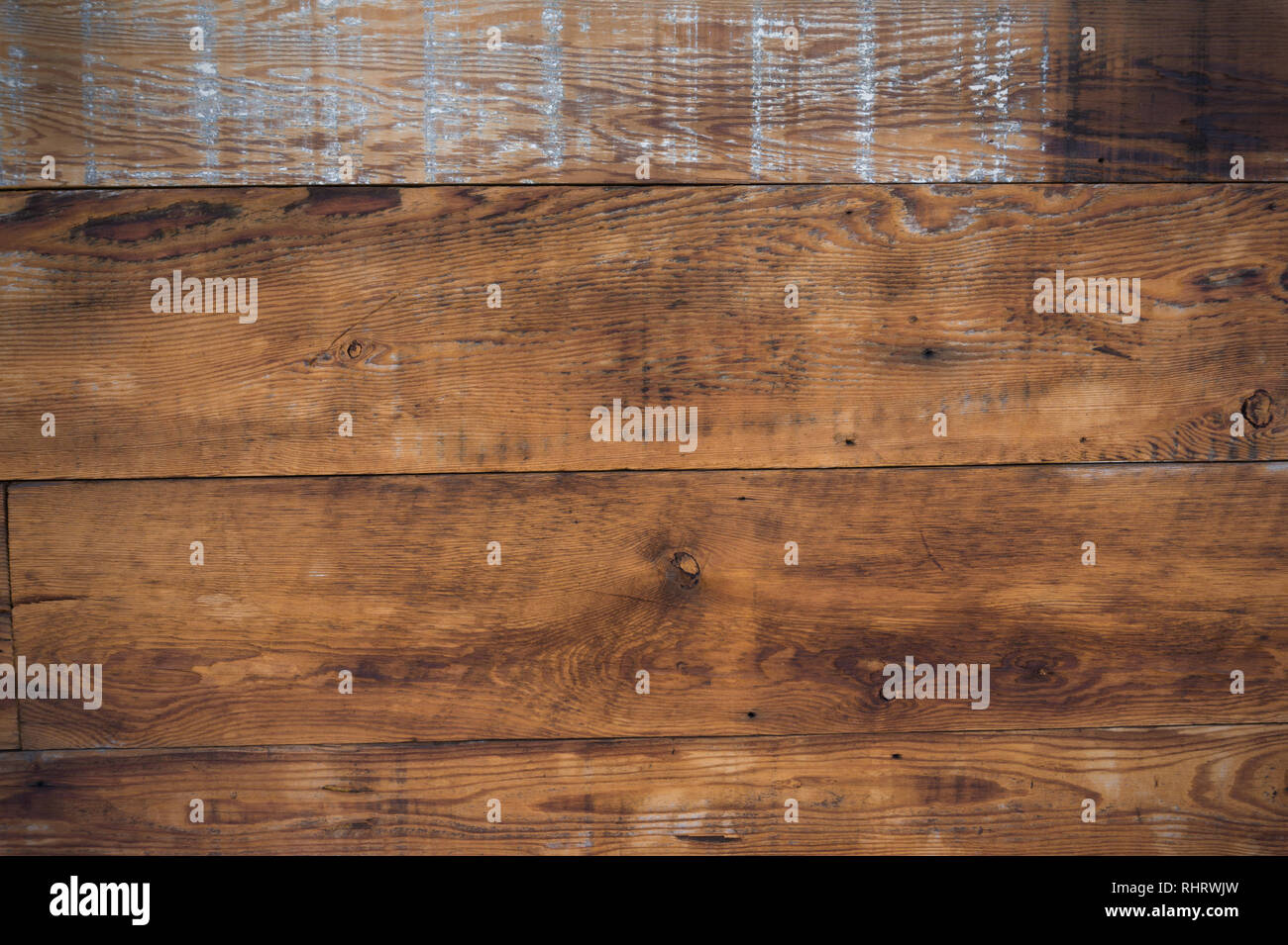 Alterate o legno invecchiato sfondo costituito da strisce di altamente legno testurizzata Foto Stock