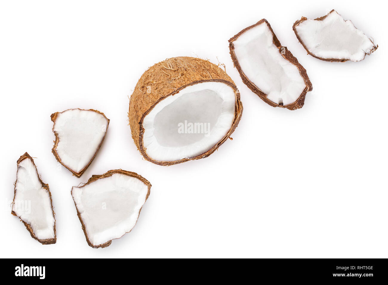 Pezzo di noce di cocco isolato su sfondo bianco con copia spazio per il tuo testo. Vista dall'alto. Lay piatto Foto Stock