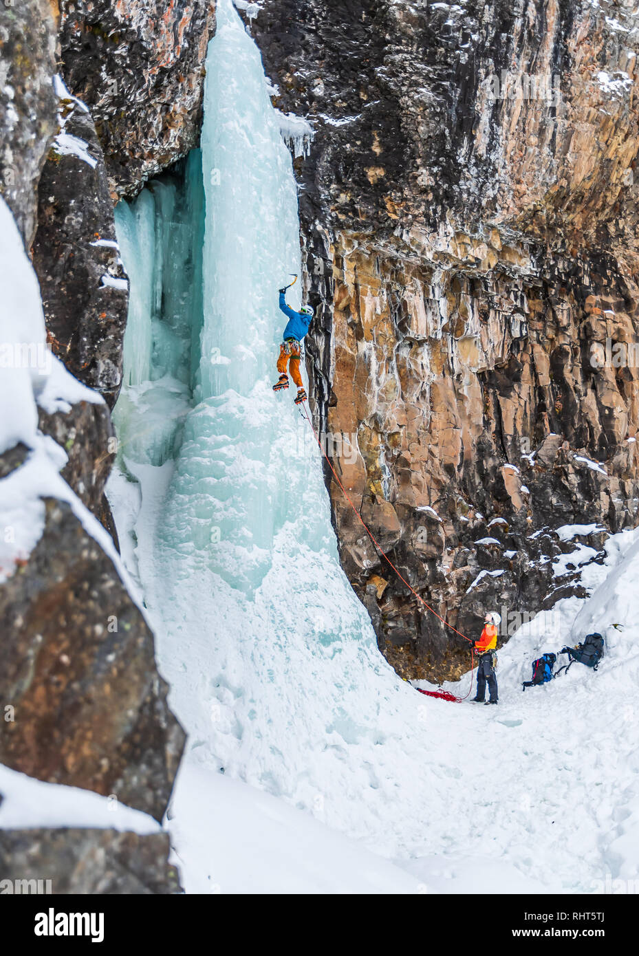 David matasse leader del vano ascensore in Hyalite Canyon vicino a Bozeman MT Foto Stock