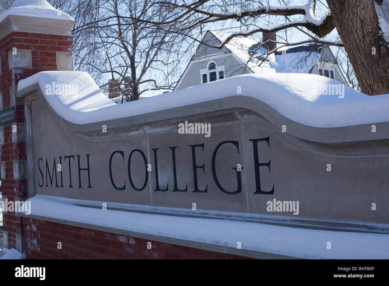Smith College nome sulla porta laterale per il campus. Foto Stock