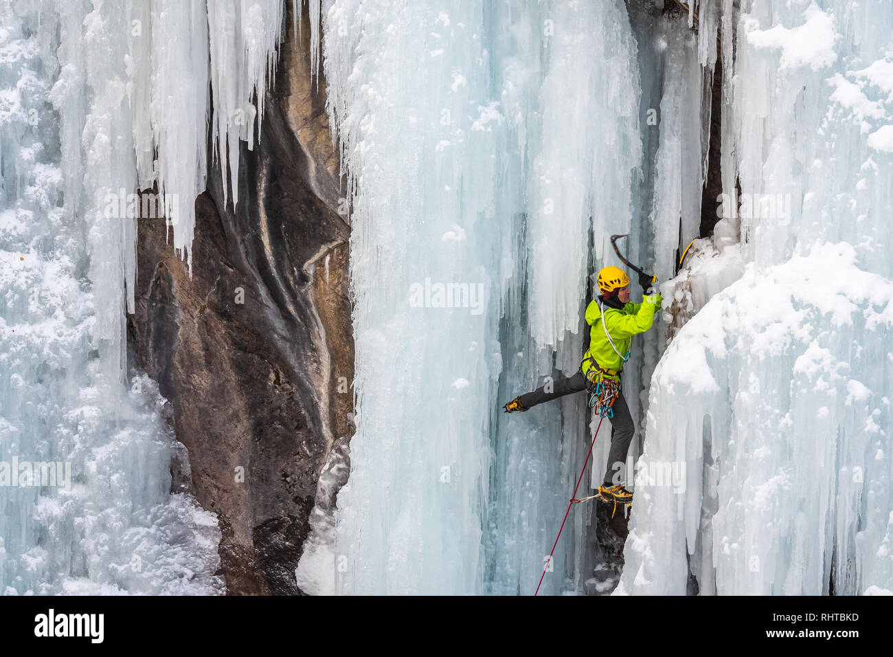 Steve House la scalata di un percorso in corrispondenza di Ouray Ice Park Colorado Foto Stock