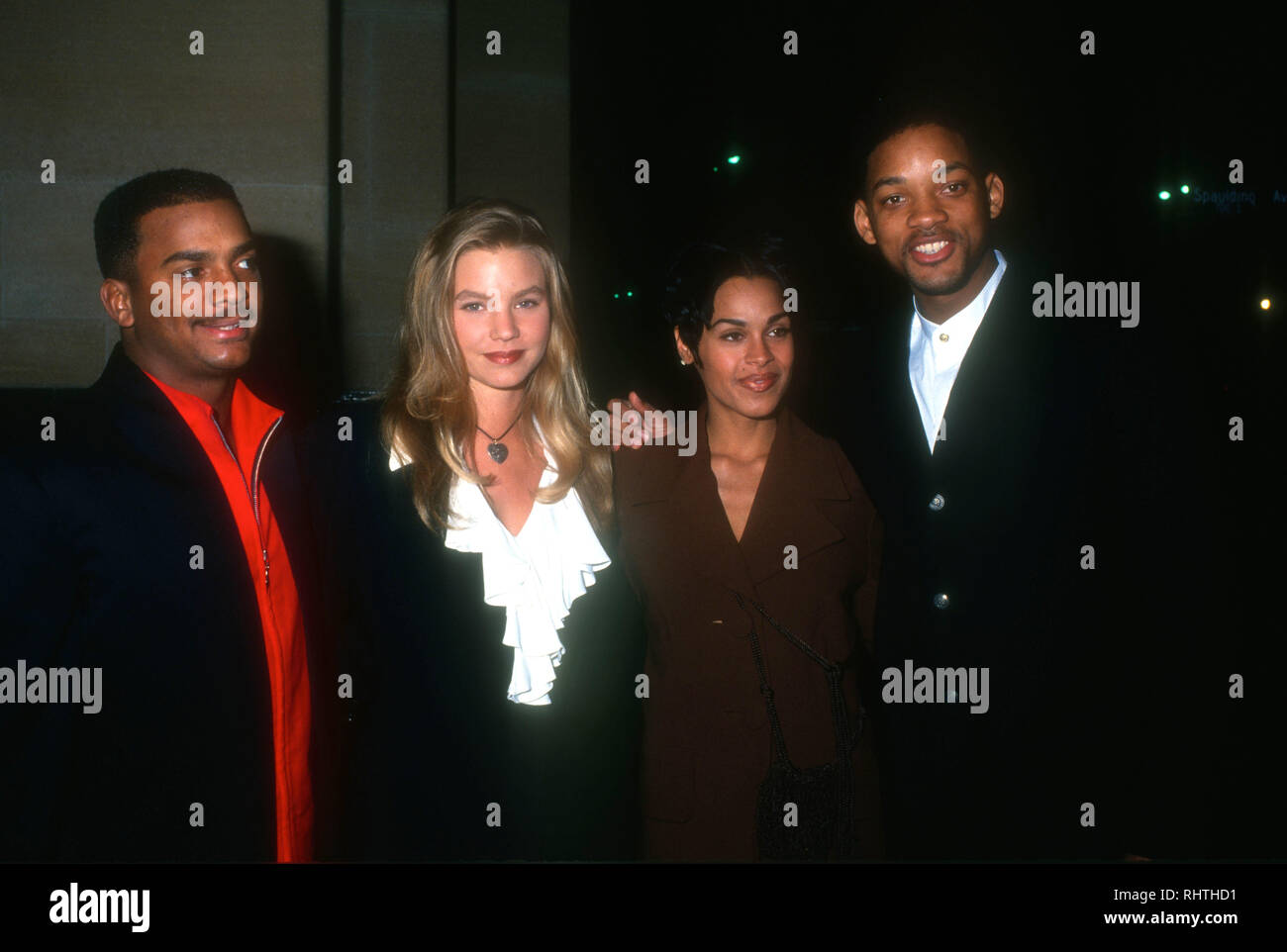 LOS ANGELES, CA - 8 dicembre: (L-R) attore Alfonso Ribeiro, modello Gabrielle Tuite, Sheree Smith e attore Will Smith frequentare il "sei gradi di separazione" Los Angeles Premiere su dicembre 8, 1993 presso il Los Angeles County Museum of Art (LACMA) di Los Angeles, California. Foto di Barry re/Alamy Stock Photo Foto Stock