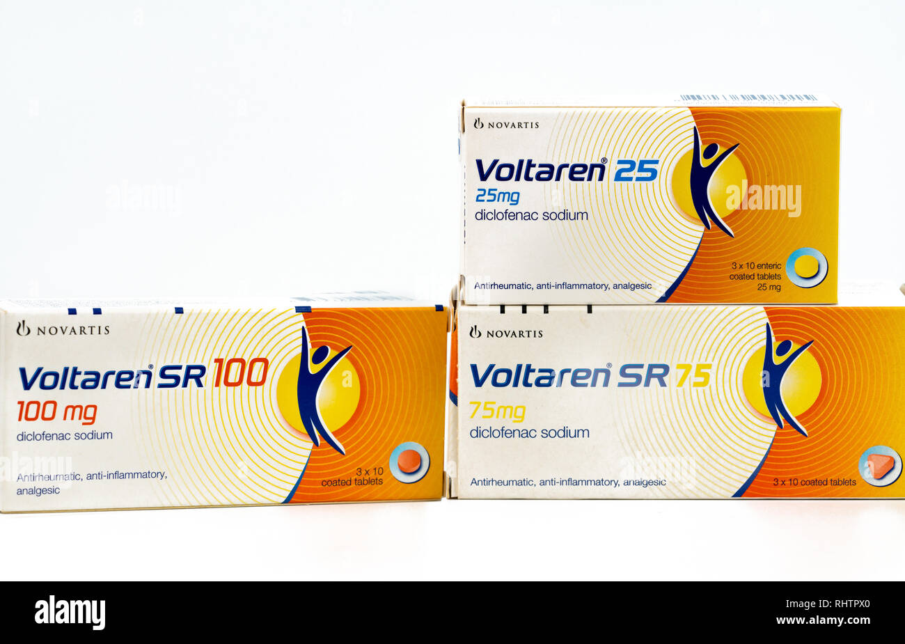 CHONBURI, Thailandia-Agosto 3, 2018 : Voltaren 25 mg, 75 mg, 100 mg.  diclofenac sodio prodotto di Novartis. Fabbricato da Novartis,Turchia per  Novatis Foto stock - Alamy