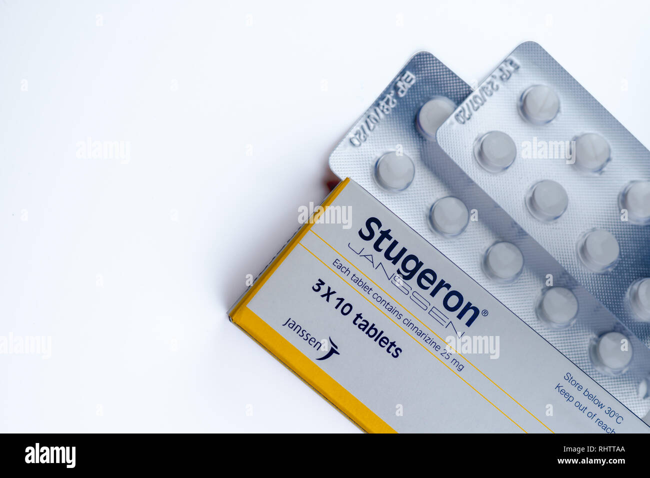 CHONBURI, Thailandia-Agosto 3, 2018 : Stugeron 25 mg compresse. Cinnarizine prodotto di Janssen Cilag Ltd. La terapia di mantenimento per i sintomi del labirintico Foto Stock