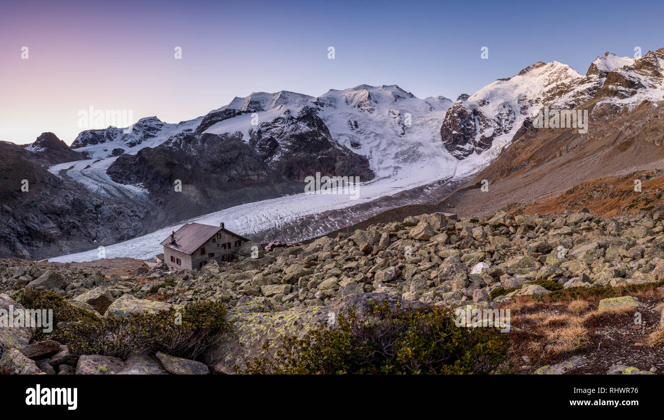 La cattura del Boval rifugio del Club Alpino Svizzero SAC in Val Morteratsch Engadin Foto Stock