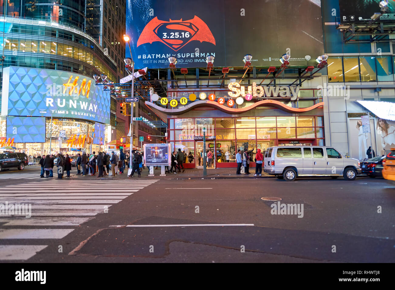 NEW YORK - CIRCA NEL MARZO 2016: New York City di notte. La città di New York, spesso chiamato a New York City o semplicemente New York, è la più popolosa città in Foto Stock