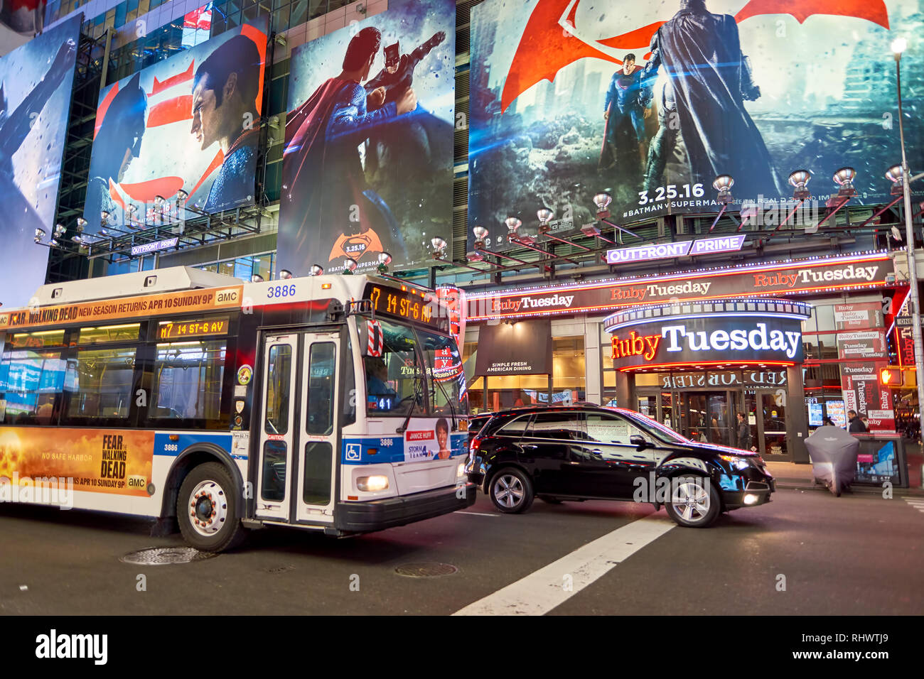 NEW YORK - CIRCA NEL MARZO 2016: New York City di notte. La città di New York, spesso chiamato a New York City o semplicemente New York, è la più popolosa città in Foto Stock