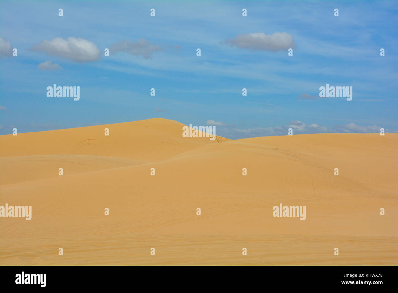 Le bianche dune di sabbia vicino a Mui Ne in south central Bình Thuan Provincia, Vietnam Foto Stock