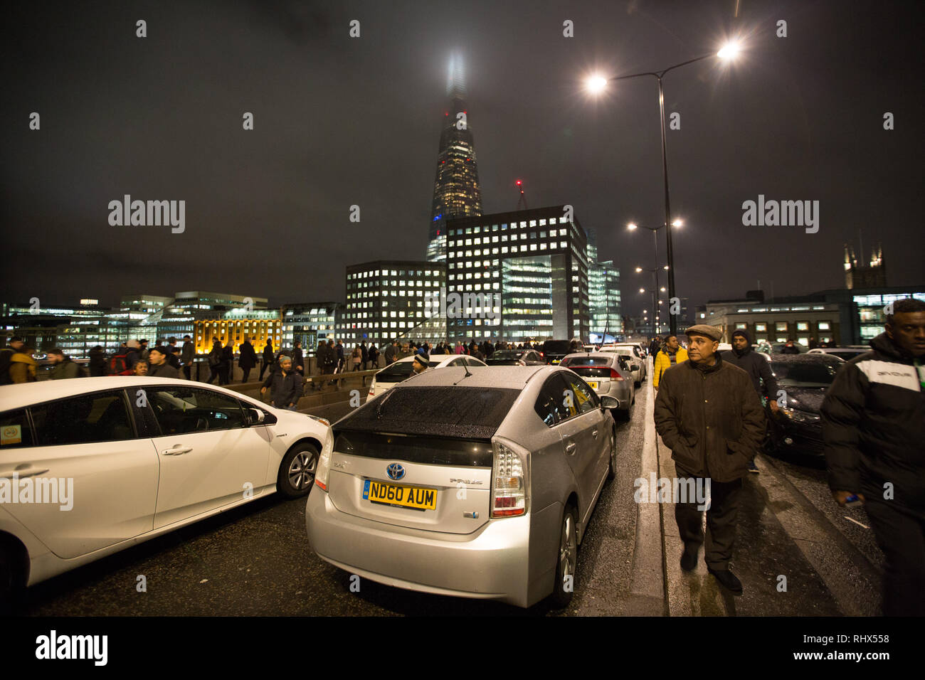 Londra, Regno Unito. 4 febbraio, 2019. Noleggio privato di driver protestare contro la tassa di congestione bloccando il London Bridge. Credito: George Wright Cracknell/Alamy Live News Foto Stock