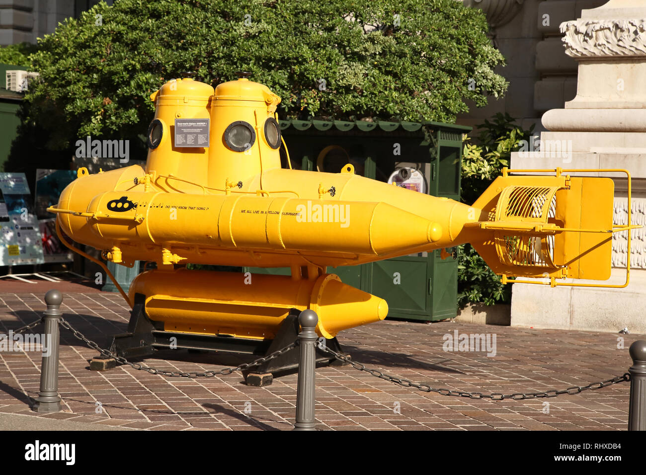 Sottomarino Giallo fuori Institut Oceanographique, Monaco, Francia Foto Stock