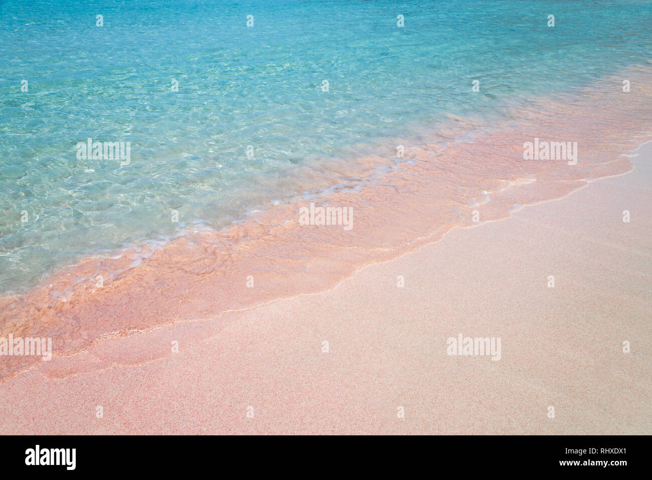 Sabbia rosa e turchesi immacolate acque uno di Balos beach a Creta, Grecia Foto Stock