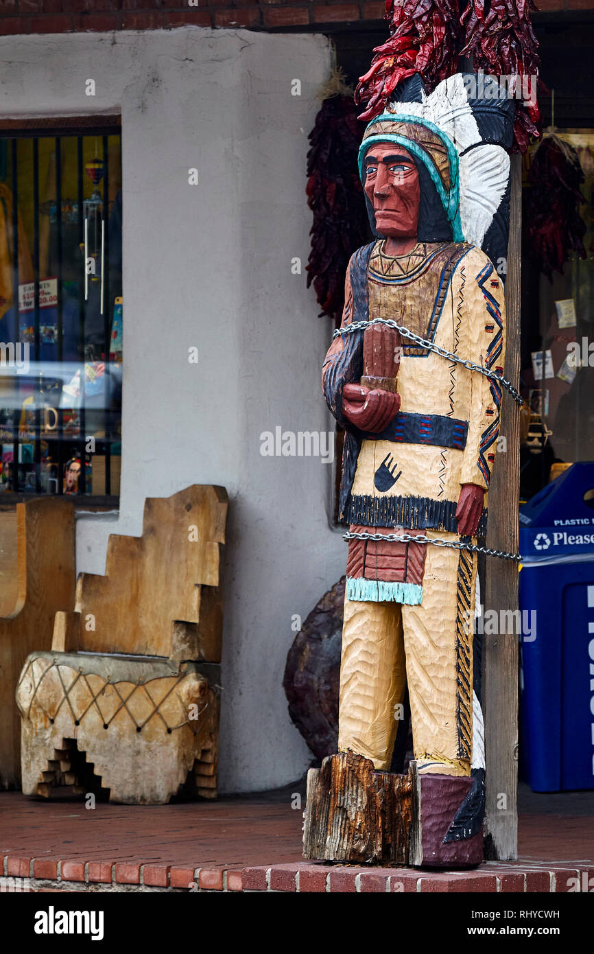 Negozio di sigari, indiana indiana in legno negozio di fronte a Santa Fe, New Mexico, NEGLI STATI UNITI Foto Stock