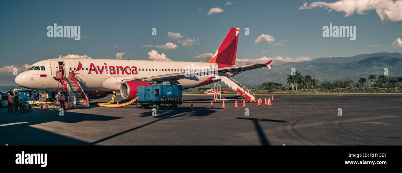 01-04 2019, Armenia, quindio, Colombia. Avianca aereo effettua il rifornimento di carburante in Armenia International Airport prima di salire a bordo dei popoli. Foto Stock