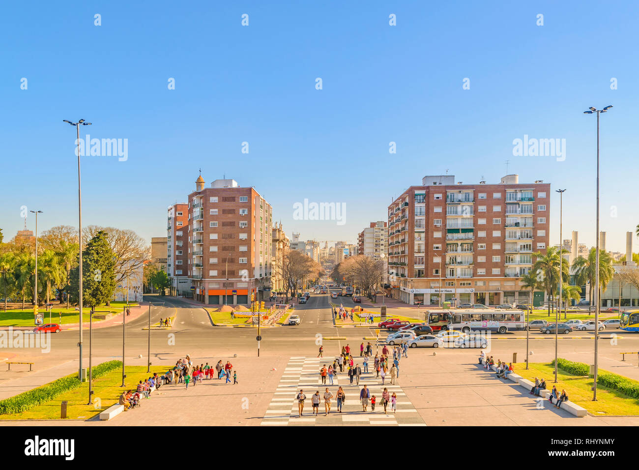 MONTEVIDEO, Uruguay, ottobre - 2018 - Urban giorno di scena a piazza Esplanade un viale a sfondo nella città di Montevideo, Uruguay Foto Stock