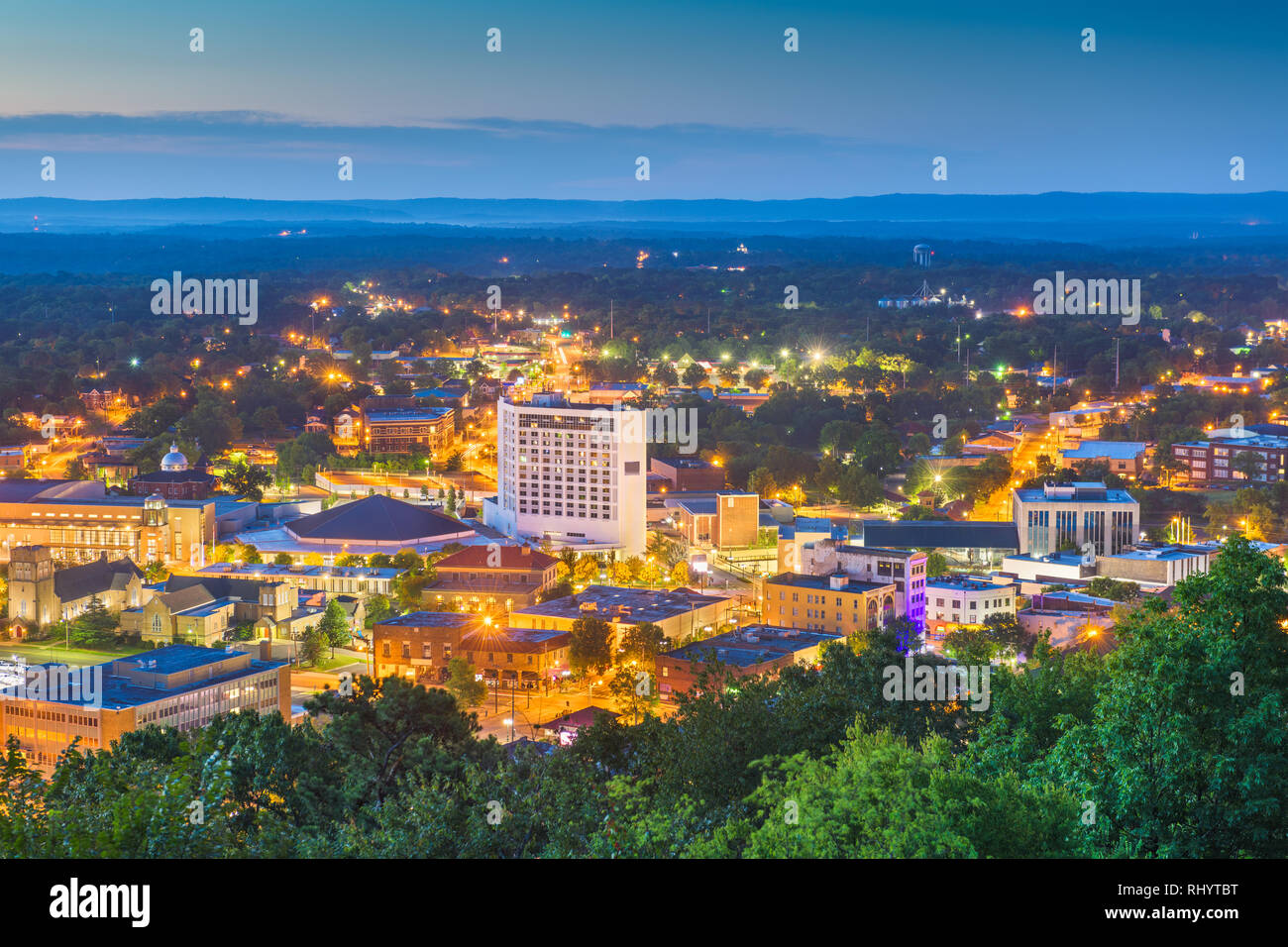 Hot Springs, Arkansas, USA lo skyline della città da sopra all'alba. Foto Stock