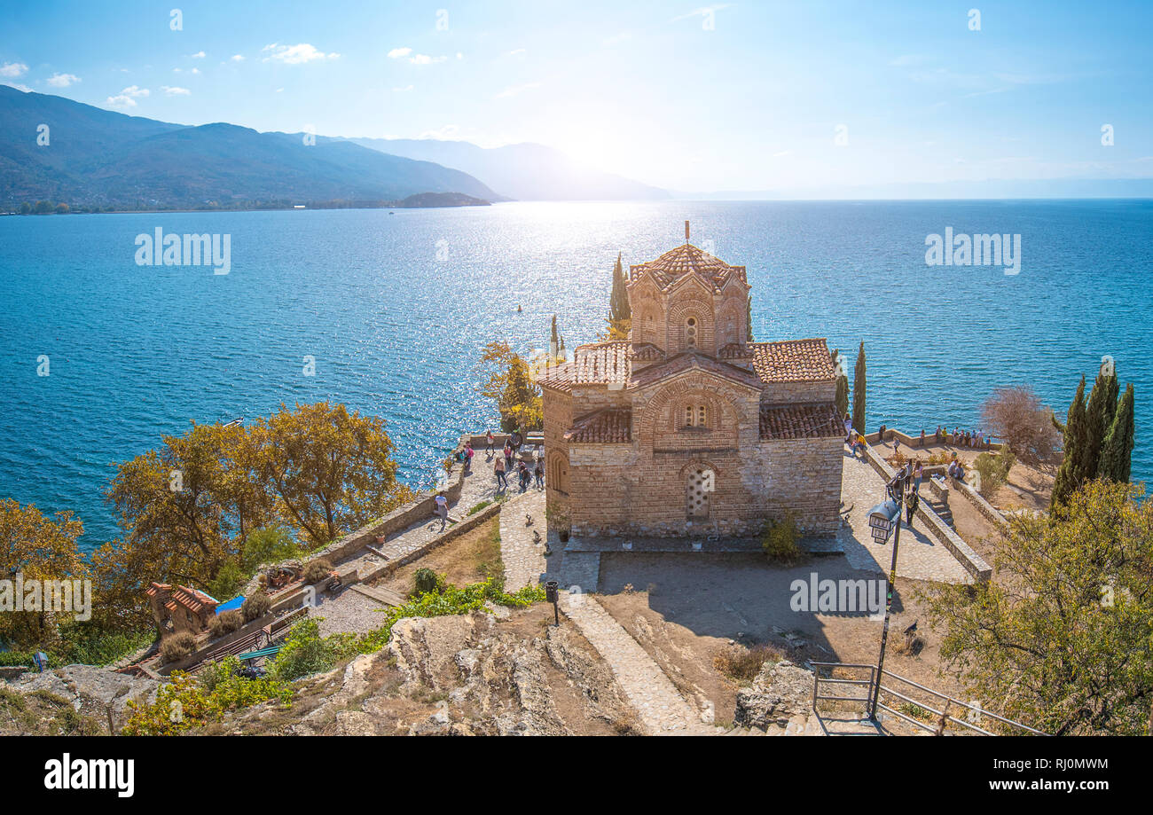 Bella vista di San Giovanni (Jovan) a Kaneo al mattino. Si tratta di un Macedone chiesa ortodossa situato sulla scogliera che si affaccia sul lago di Ohrid Macedonia Foto Stock