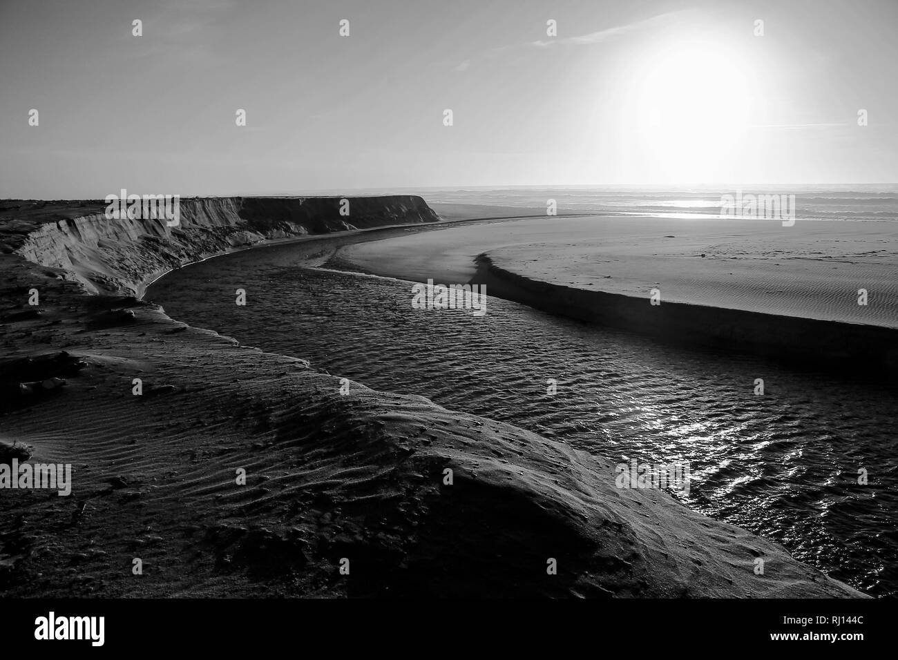 Seascape di Tocha spiaggia in bianco e nero. Foto Stock