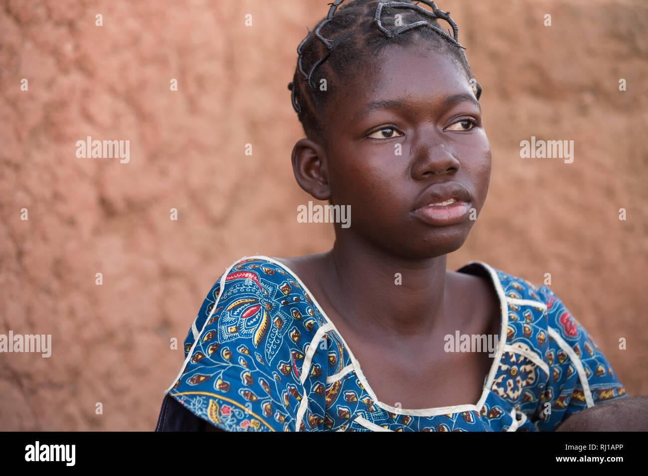 Il villaggio di Samba, Provincia Yako, Burkina Faso: Abzetta Sondo, 19. Il suo bambino soffre di malnutrizione acuta. Foto Stock