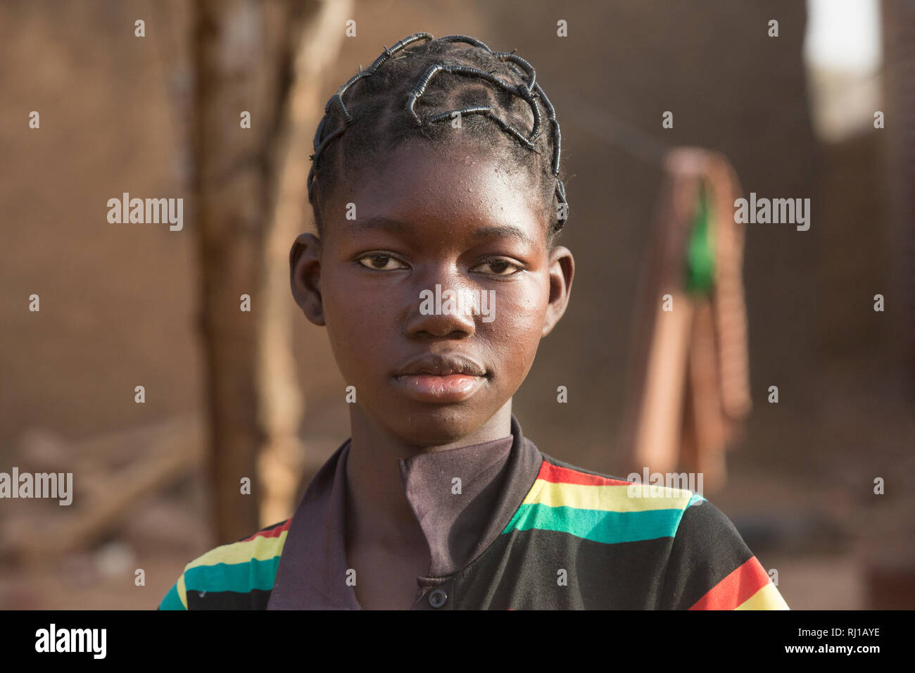 Il villaggio di Samba, Provincia Yako, Burkina Faso: Abzetta Sondo, 19, ed il suo bambino Noel Nougtara, 15 mesi. Il suo bambino soffre di malnutrizione acuta. Foto Stock