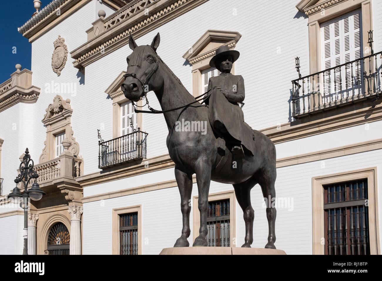 Statua di Condesa De Barcelona a cavallo Plaza de toros a Siviglia Spagna Foto Stock