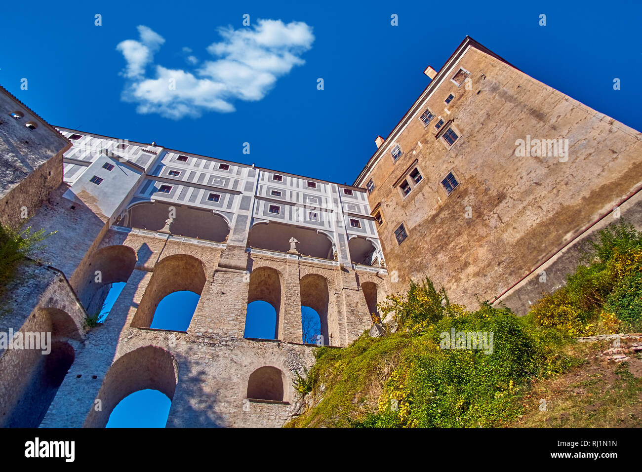 Chesky Krumlov castello fortezza nella regione della Boemia del sud della Repubblica ceca sul fiume Vltava. UNESCO - Sito Patrimonio dell'umanità. Foto Stock