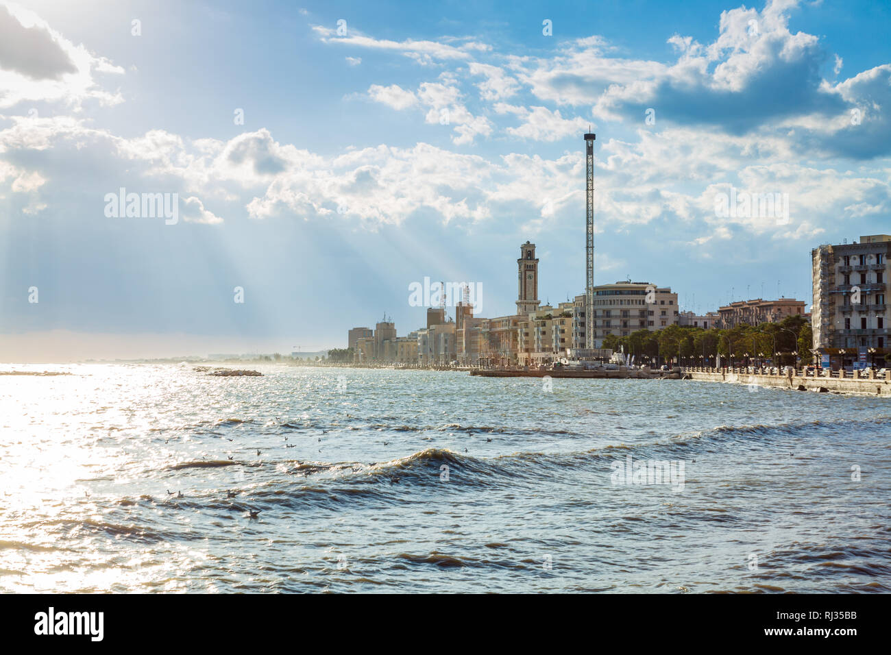 Costa nella città di Bari prima del tramonto, Italia Foto Stock