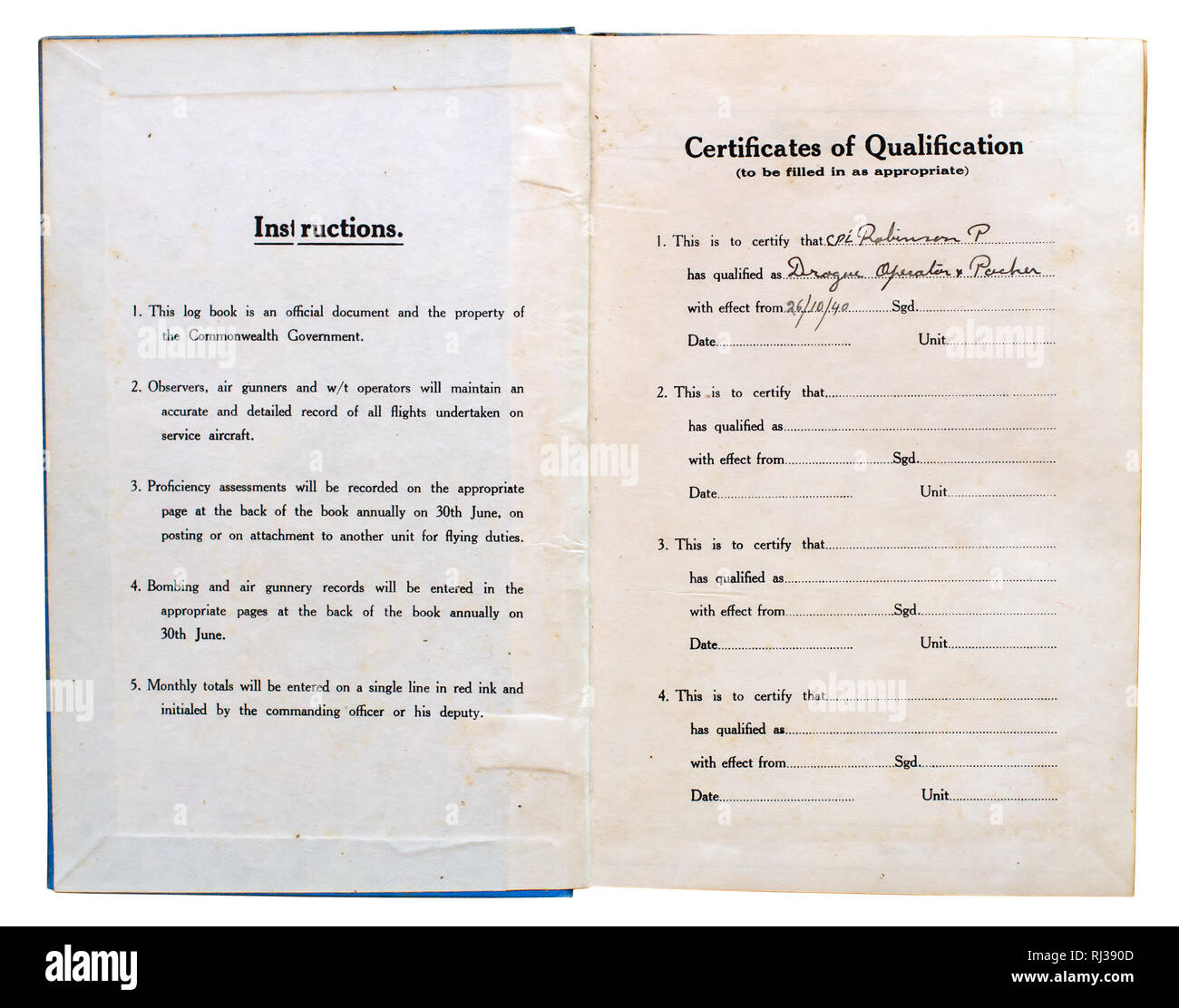 Endpaper anteriore e risguardo del libretto di RAAF Osservatore ha aria da bombardieri e W/T operatore's Flying Log Book, pubblicato a giugno 1938. Foto Stock