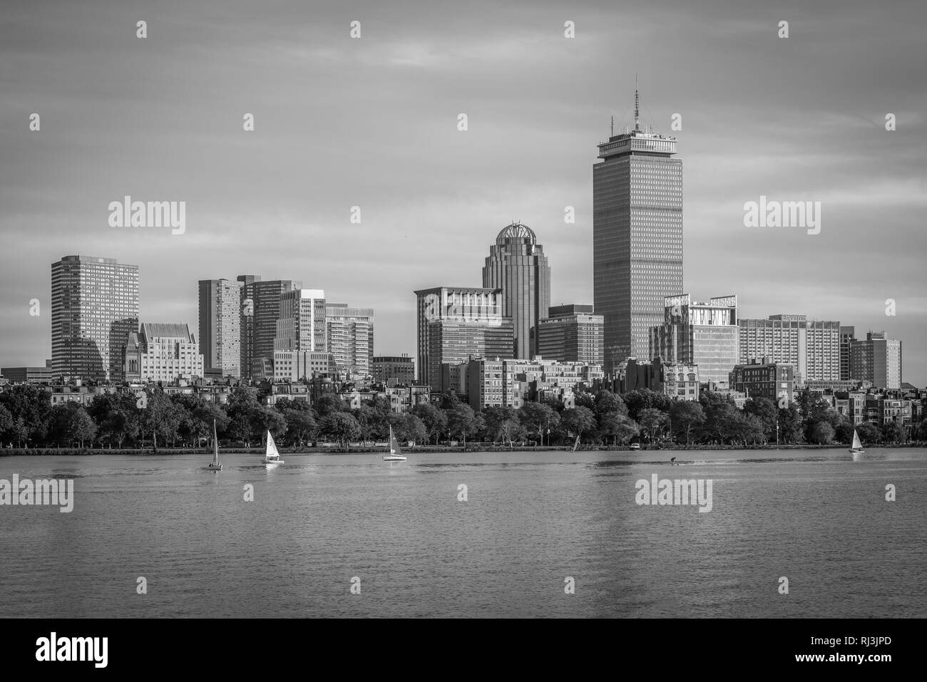 La skyline di Boston e Charles River, visto da di Cambridge, Massachusetts. Foto Stock