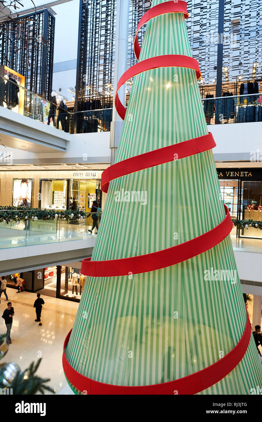 HONG KONG - 25 dicembre 2015: Natale decorazioni a ifc centro commerciale per lo shopping di Hong Kong. Hong Kong centri commerciali per lo shopping sono alcune tra le più grandi e più impr Foto Stock