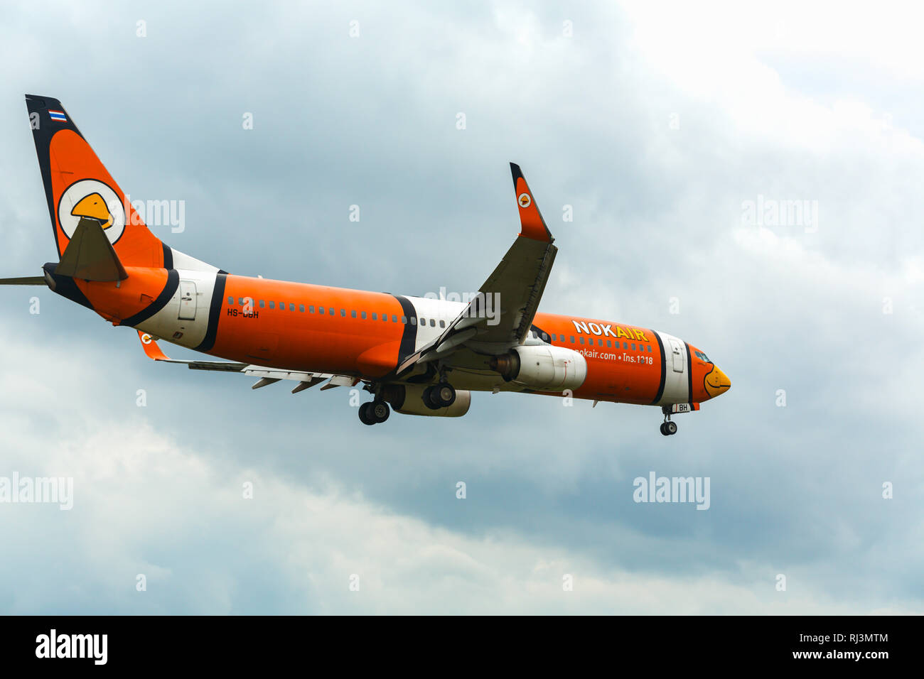 Boeing Nok Air vola nel cielo Foto Stock