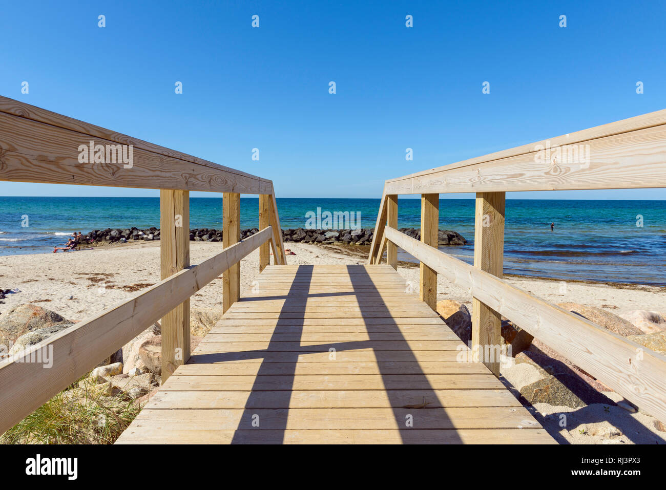 Passerella in legno per la spiaggia, Kikhavn, Frederiksborg, Zelanda, Mar Baltico, Danimarca Foto Stock