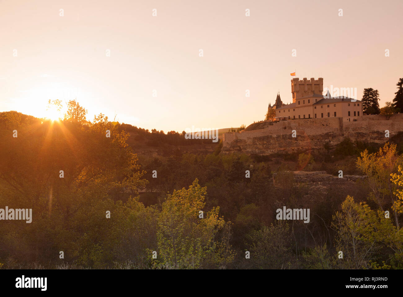 Alcazar Festung bei Sonnenuntergang, Segovia, Kastilien und Leon, Spanien Foto Stock