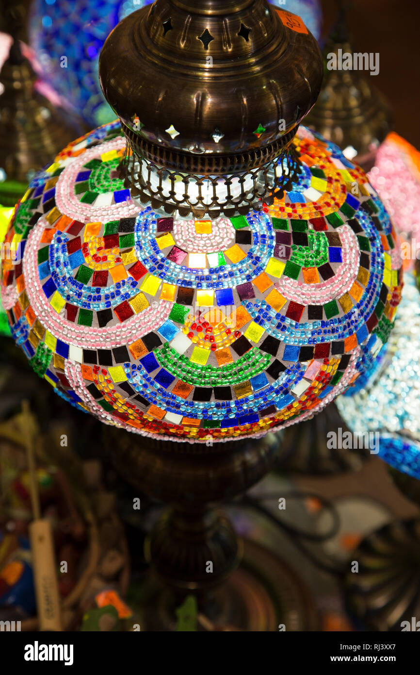 Colorato di alleggerimento lampada orientale Foto Stock