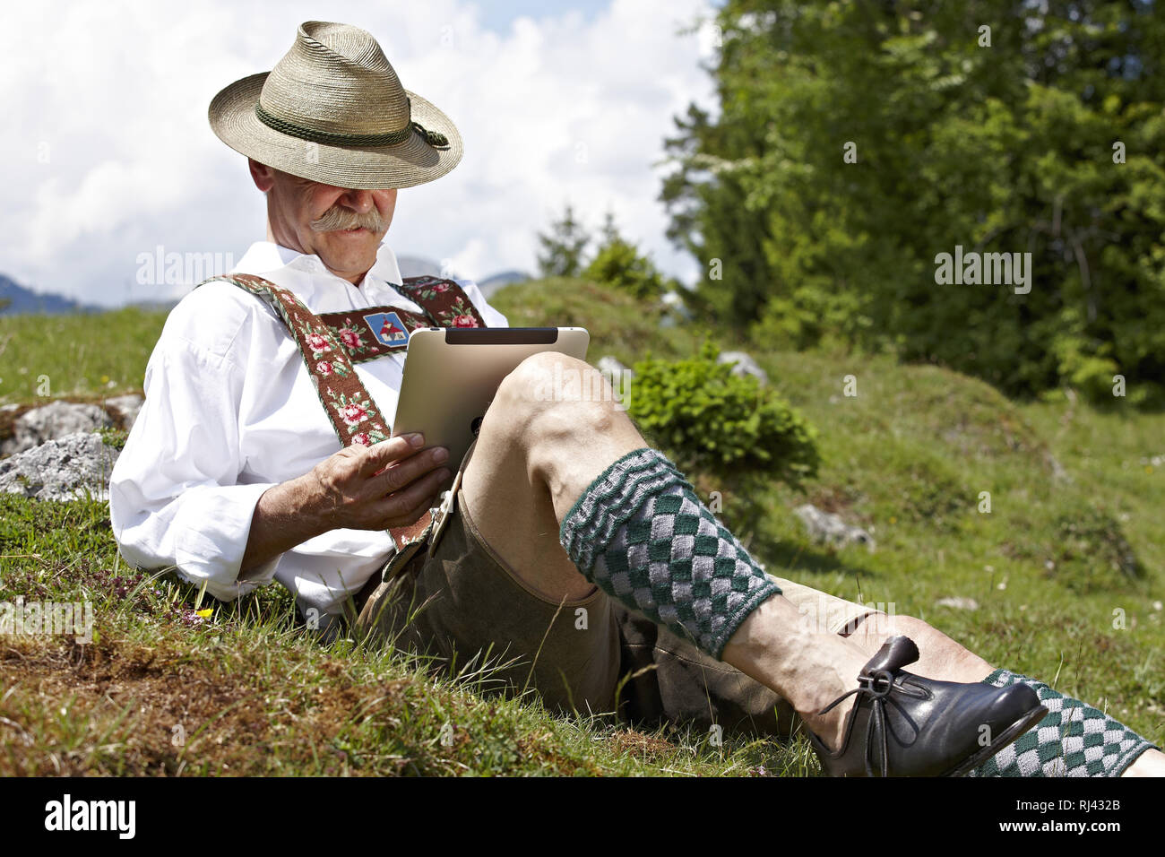 Trachtler mit Tablet PC, au?IT, Foto Stock