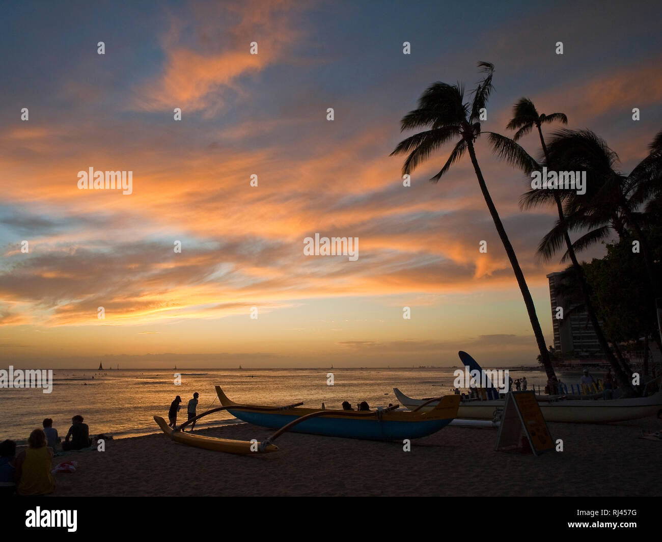 Waikiki Beach SUNSET, Honolulu Oahu, Hawaii, STATI UNITI D'AMERICA Foto Stock