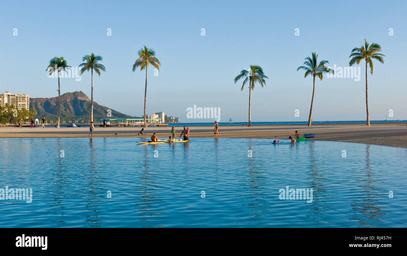 La spiaggia di Waikiki, Honolulu Oahu, Hawaii, STATI UNITI D'AMERICA Foto Stock