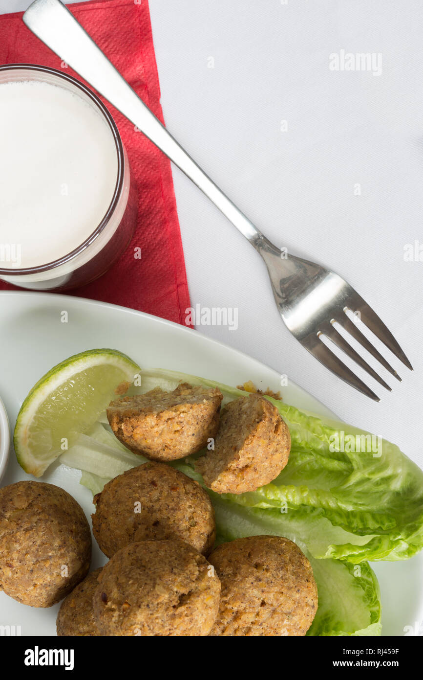 Piatto tailandese di fritte fagioli di colore giallo con una spessa salsa dolce, baa yir. Foto Stock