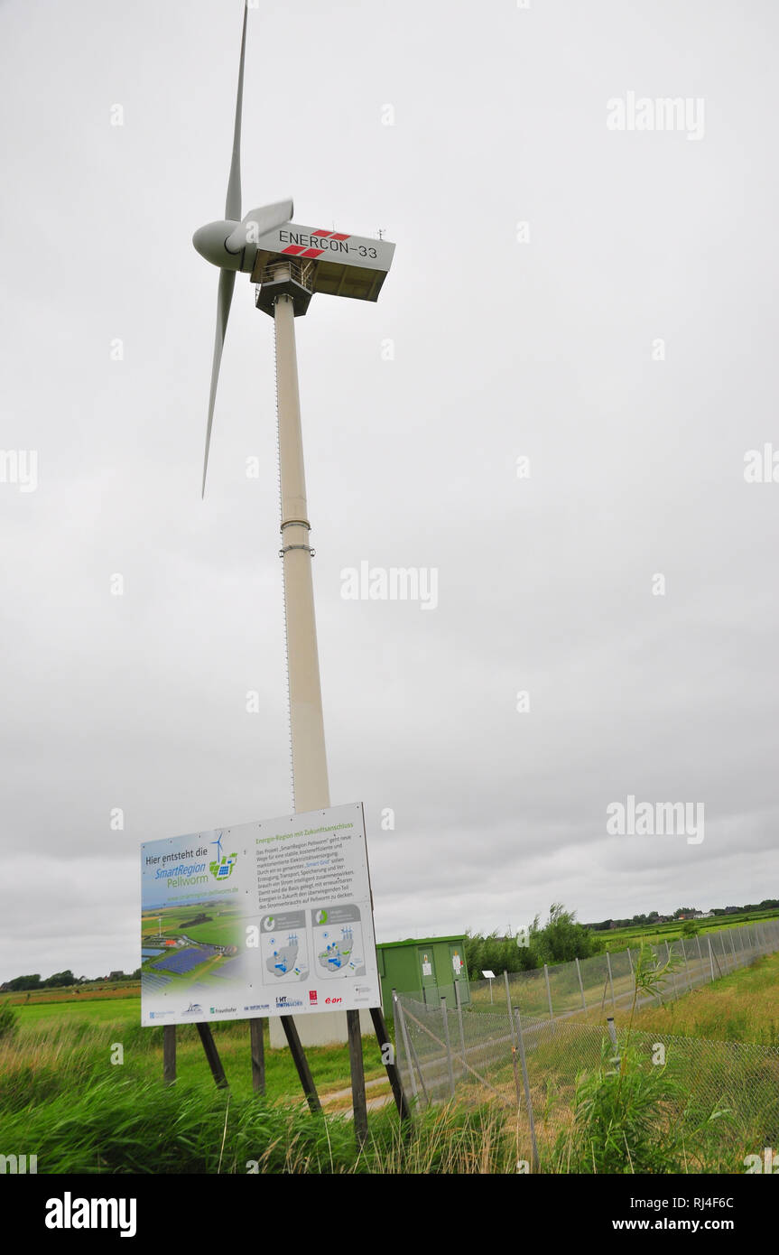 Deutschland, Schleswig-Holstein, Nordfriesland, Pellworm, Energiezentrum, Windturbine, Foto Stock