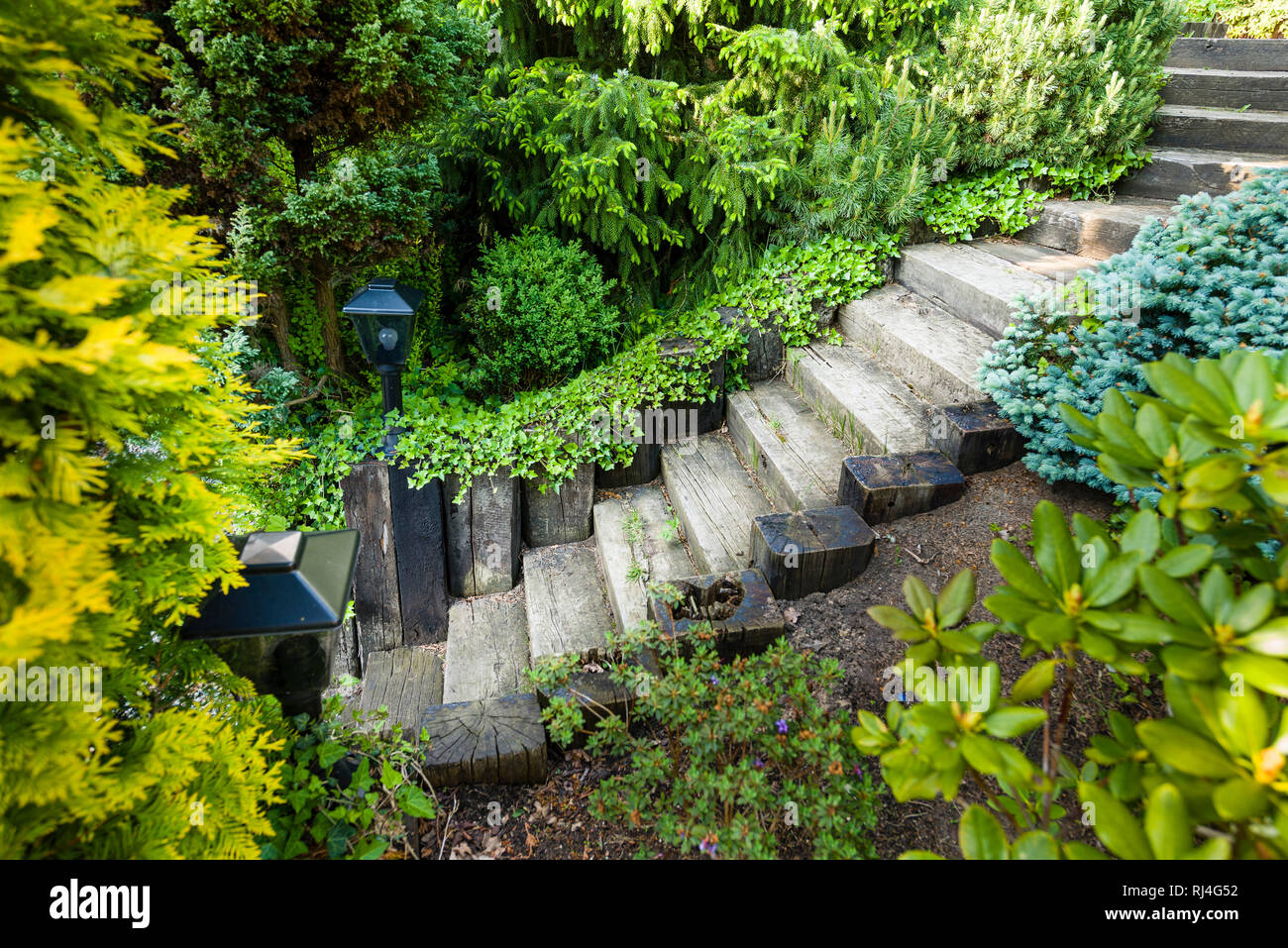 Giardino scala di traverse in legno Foto Stock